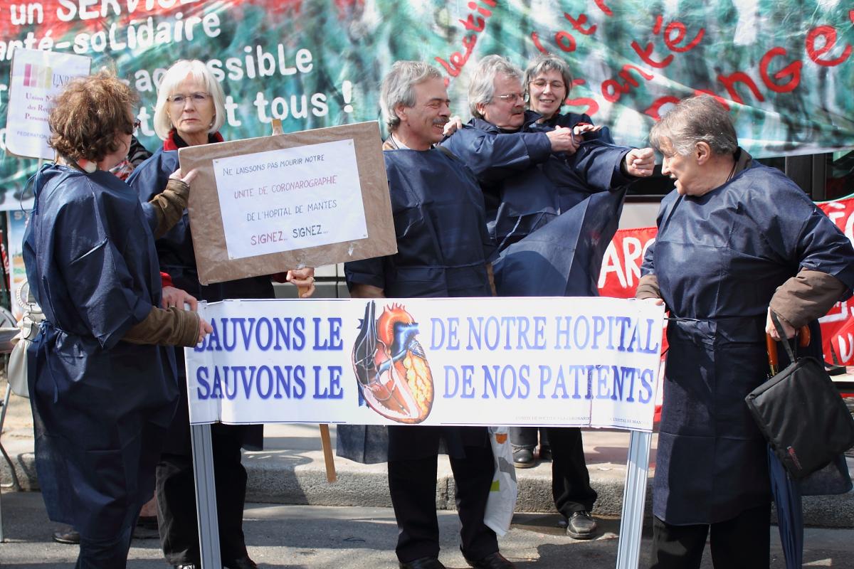 Banderole de l'hôpital de Mantes