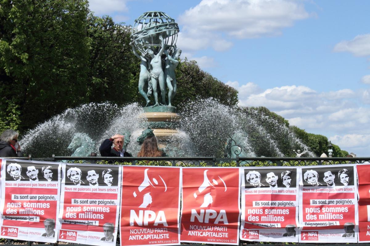 Affiches du NPA au point fixe