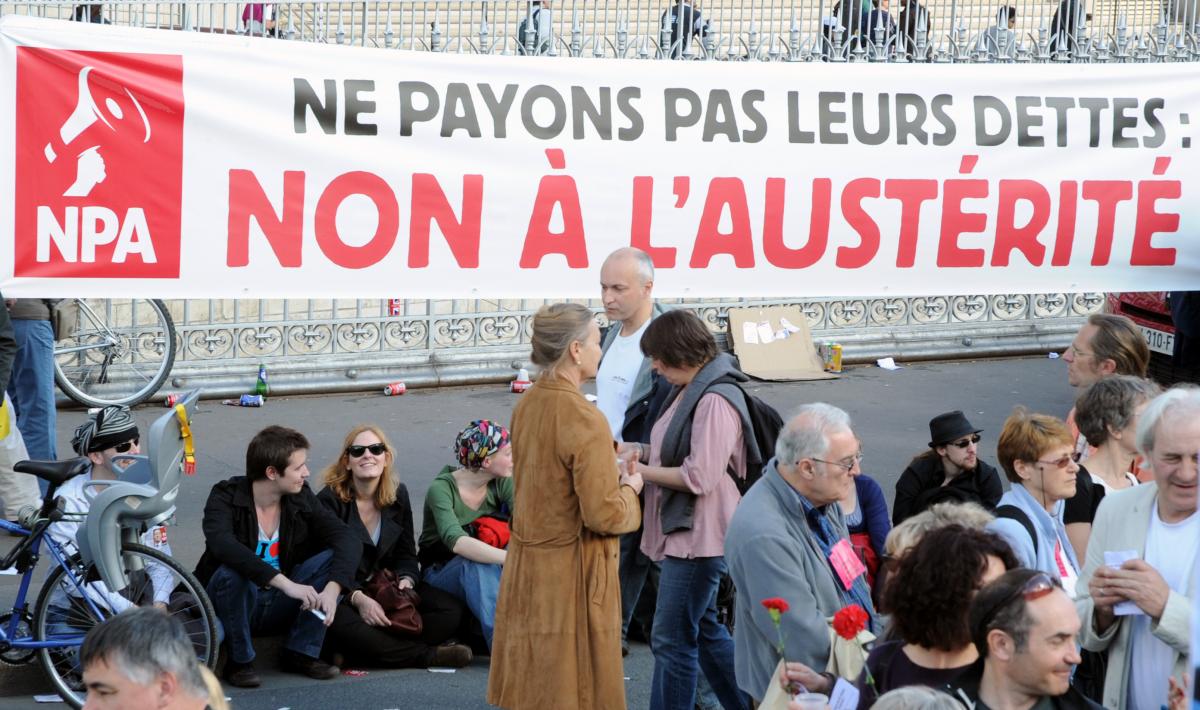 Banderole Npa Non à l'austérité ne payons pas leur dette