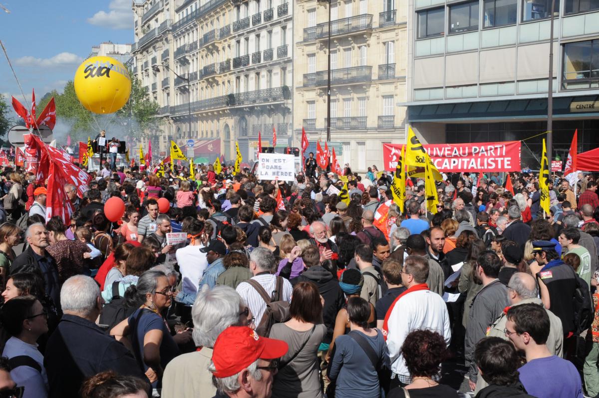 défilé Sud devant point fixe du Npa