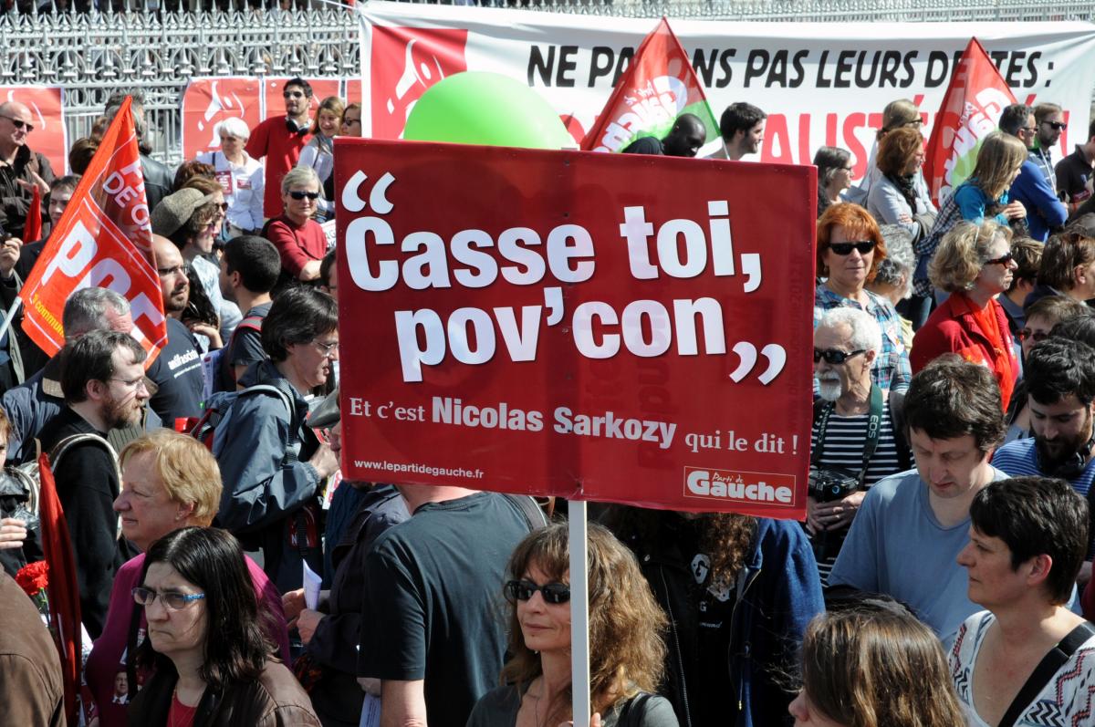 Affichette du parti de Gauche casse toi pauvre con