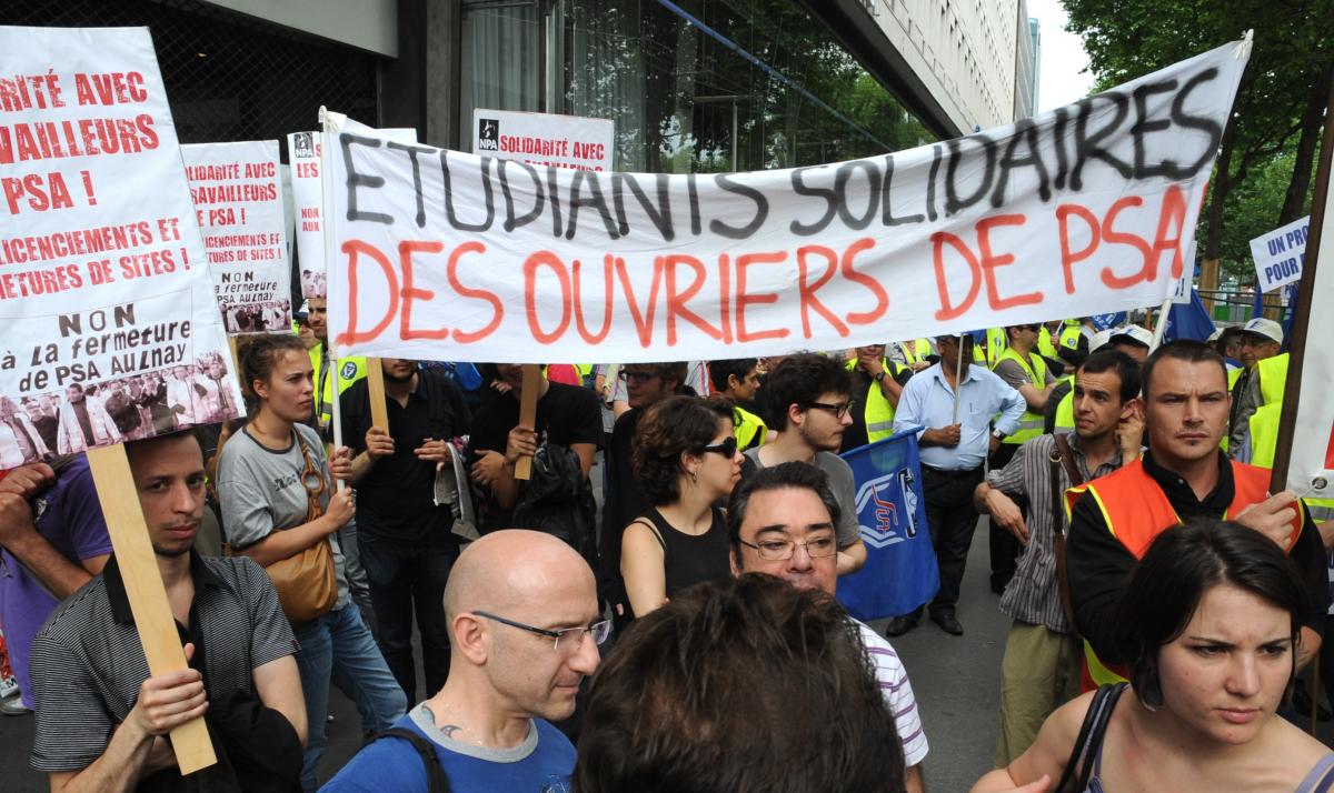 Etudiants Npa solidaires des ouvriers de PSA
