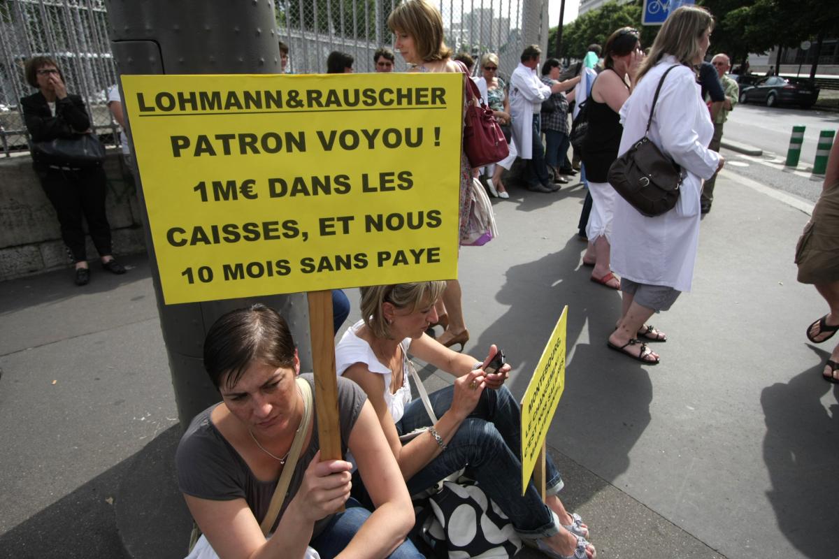 salariées avec pancarte patron voyou