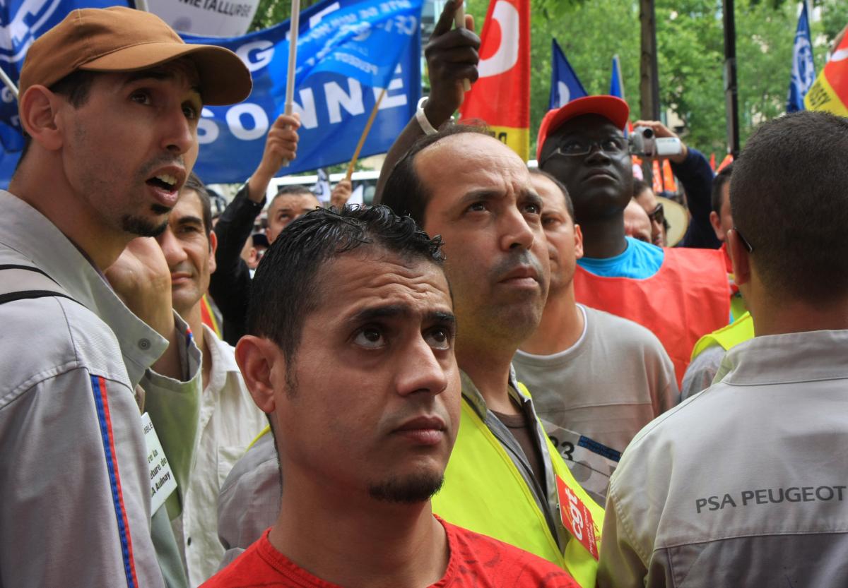Ouvriers de PSA pendant les interventions