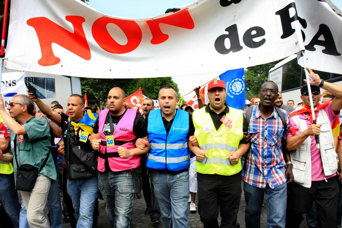 Manifestation sur les Champs Elysées