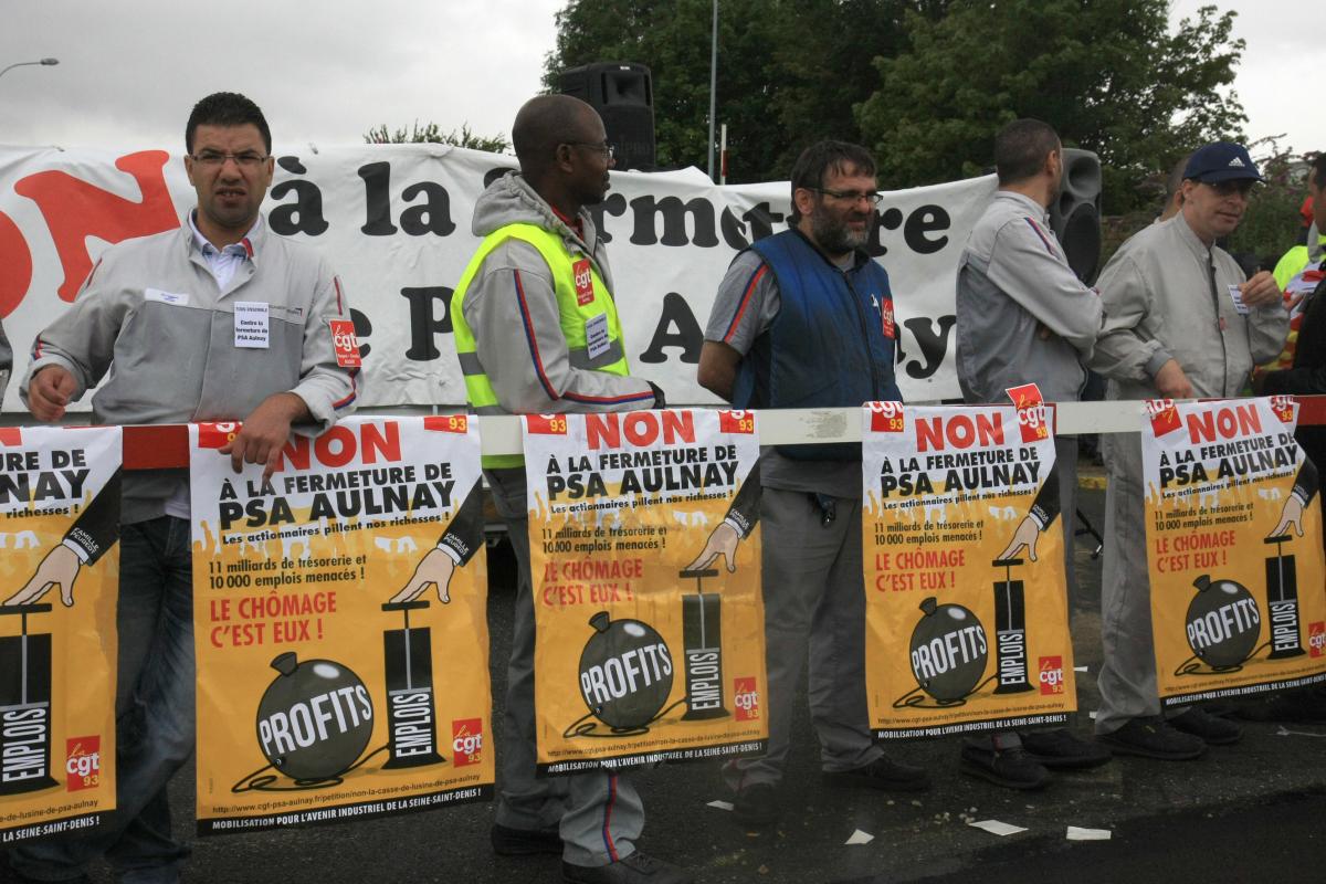 Salariés avec affiches non à la fermeture
