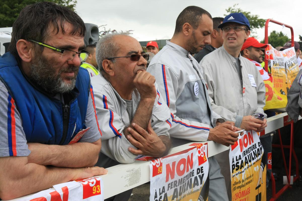 Salariés avec affiches non à la fermeture