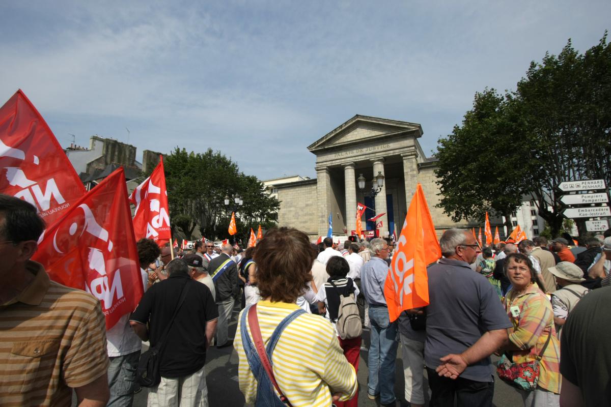 Rassemblement devant le Tribunal de commerce de Quimper