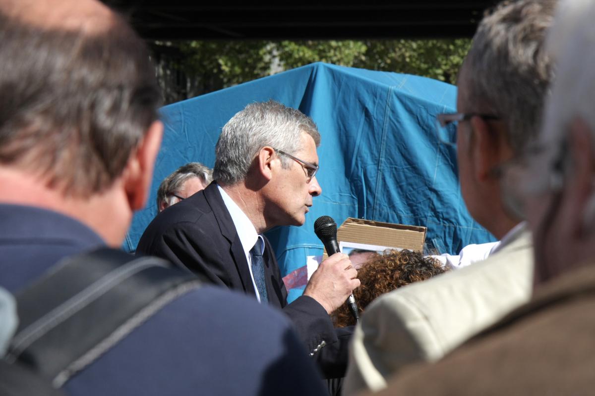 Le Député UMP du Maine et Loire, Jean-Charles Taugourdeau, venu soutenir les salariés