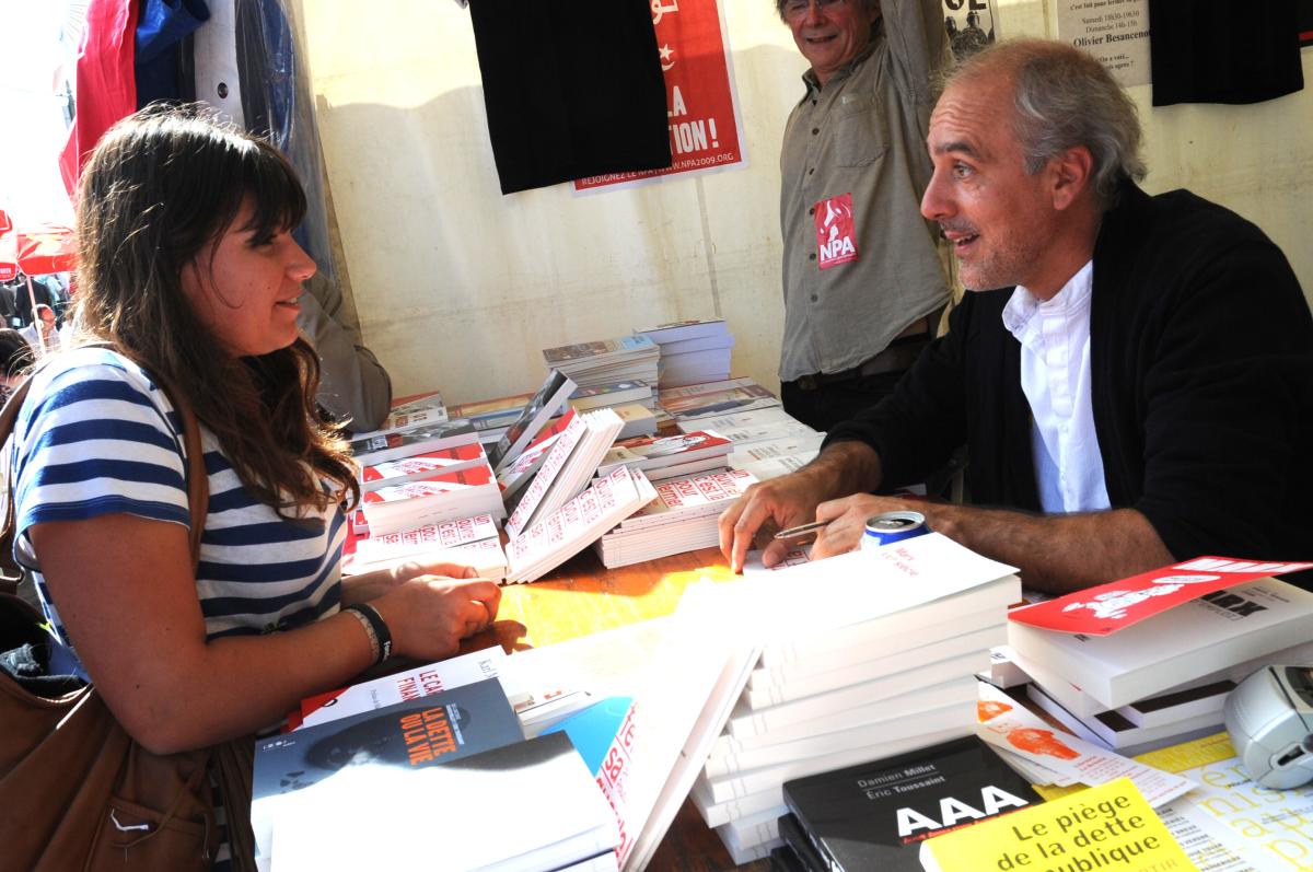 séance de dédicace Philippe Poutou