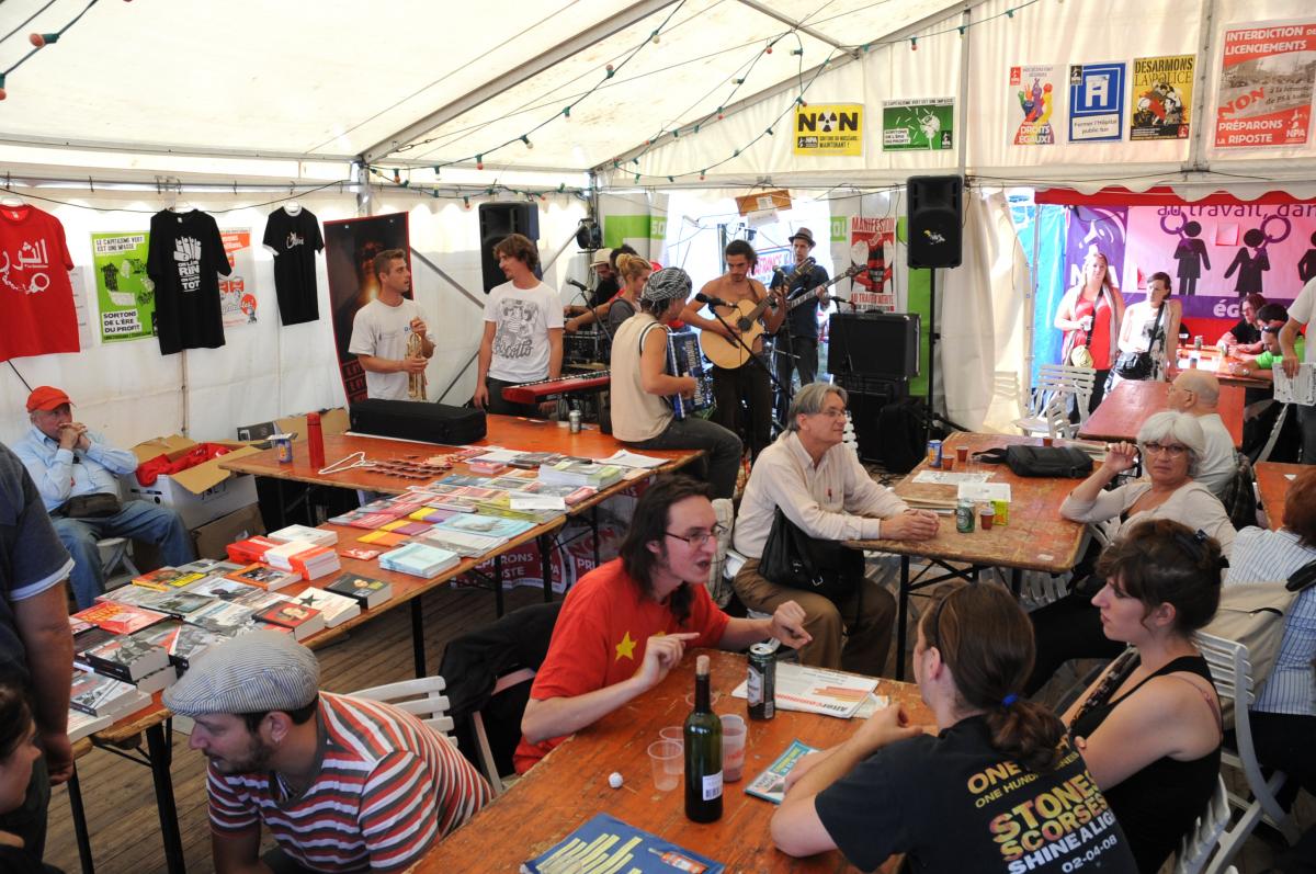 Animation musicale au stand du Npa