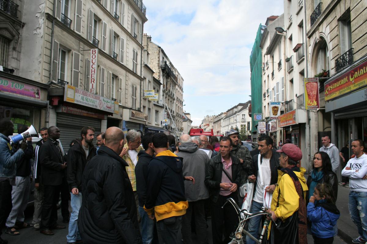 En bas de l'immeuble