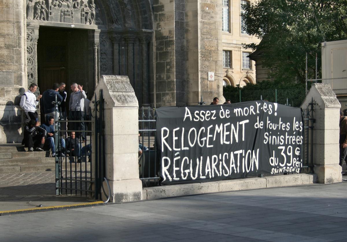 Banderole devant la Basilique