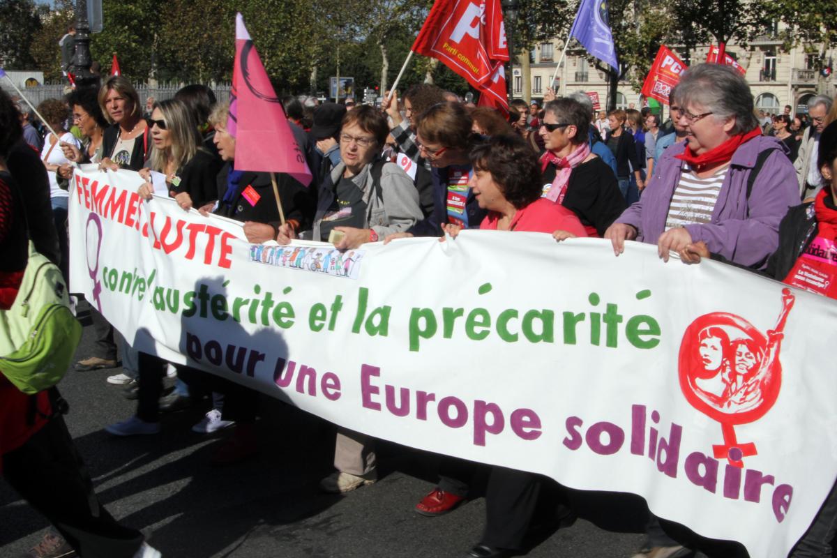 Banderole de tête des féministes