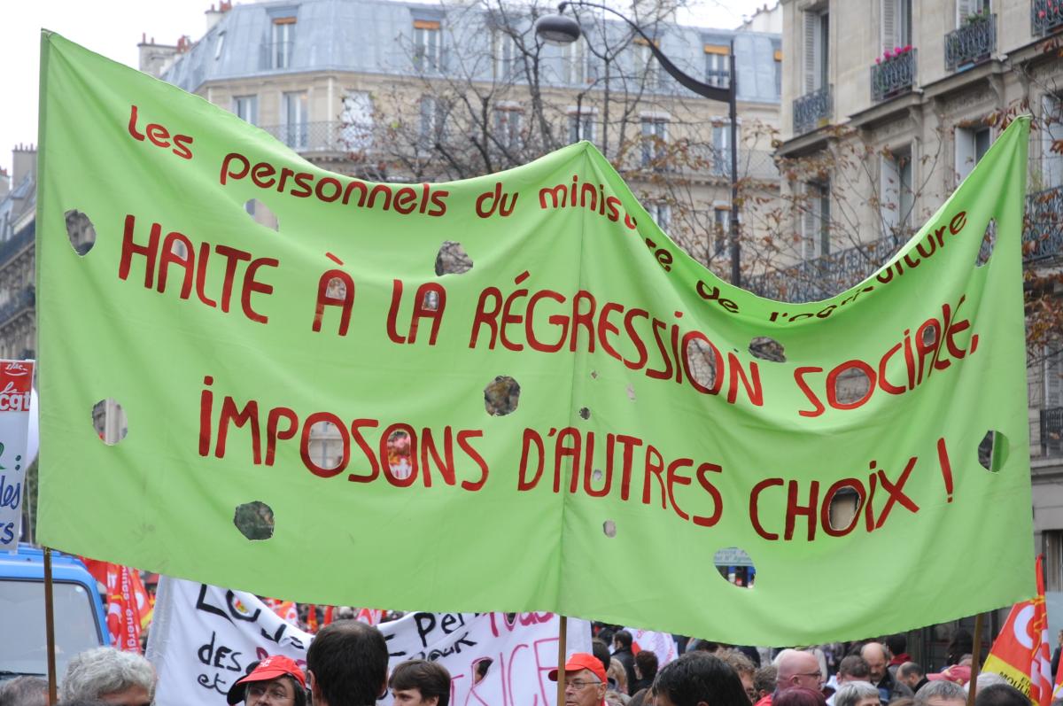 Banderole Halte à la régression sociale