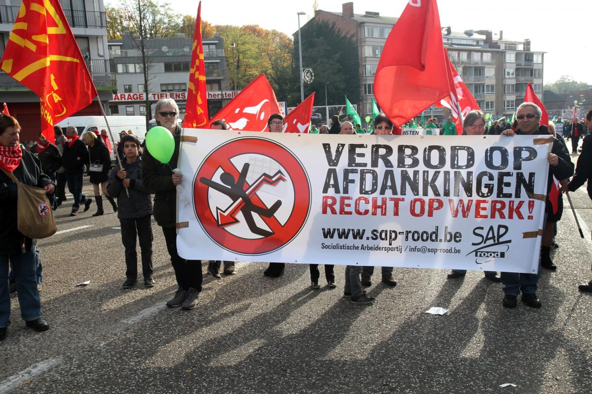 banderole de la LCR/SAP interdiction des licenciements droit au travail