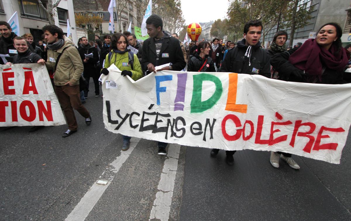 Banderole de la FIDL lycéens en colère
