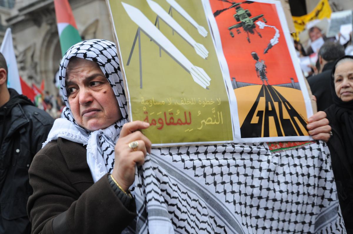 Manifestante Halte aux agressions contre Gaza