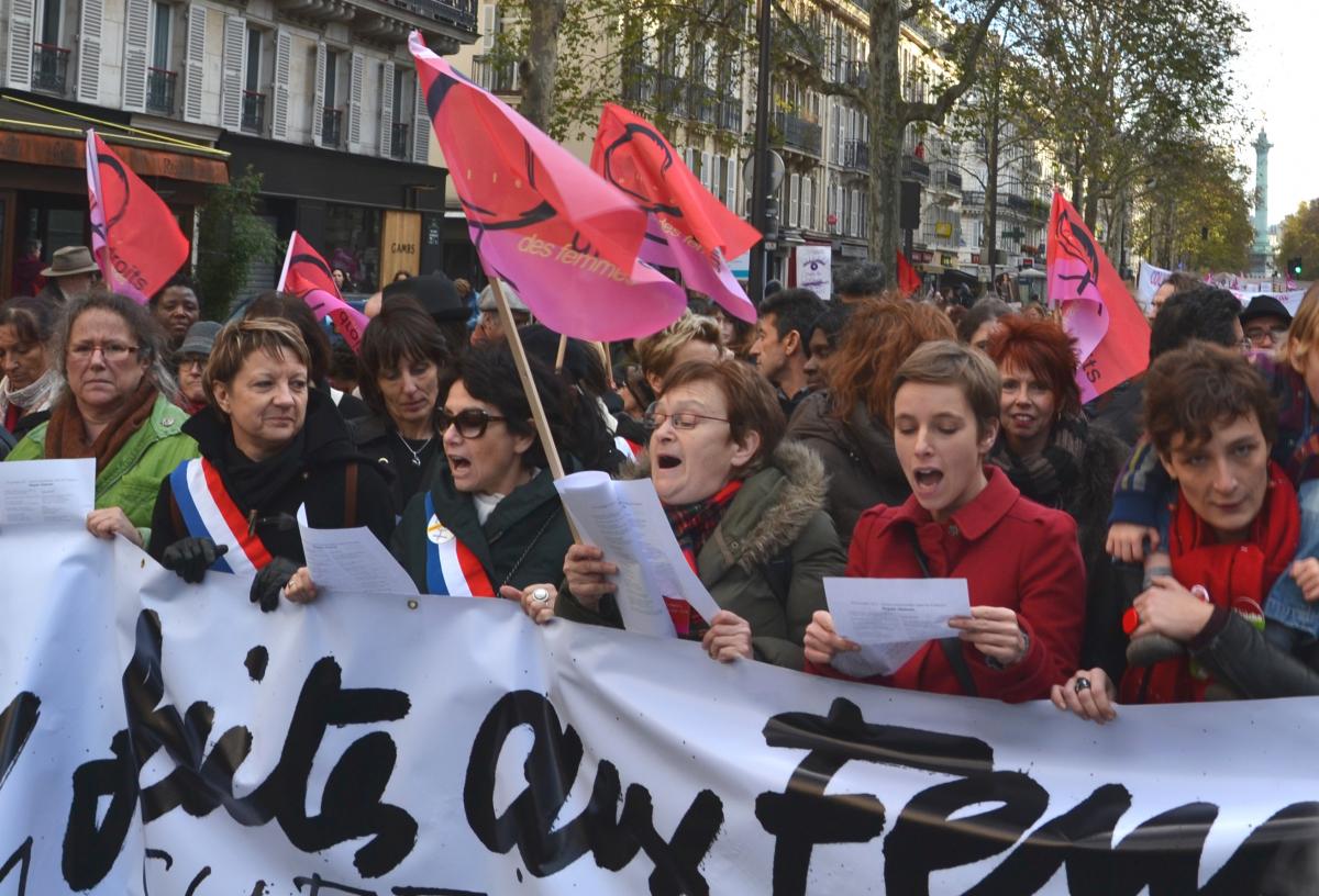 Clémentine Autin. Banderole de tête. Manifestation contre les violences faites aux femmes, dimanche 25 novembre, Paris