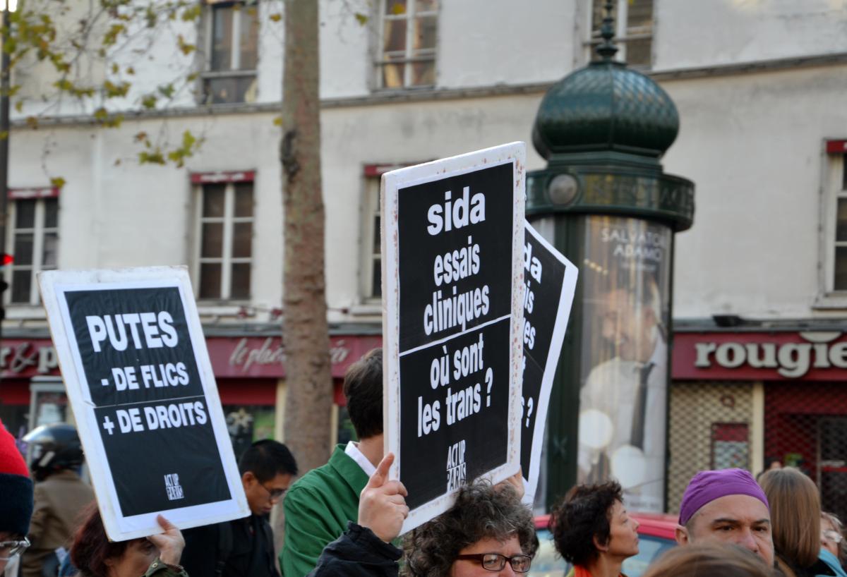 Act up. Manifestation contre les violences faites aux femmes, dimanche 25 novembre, Paris