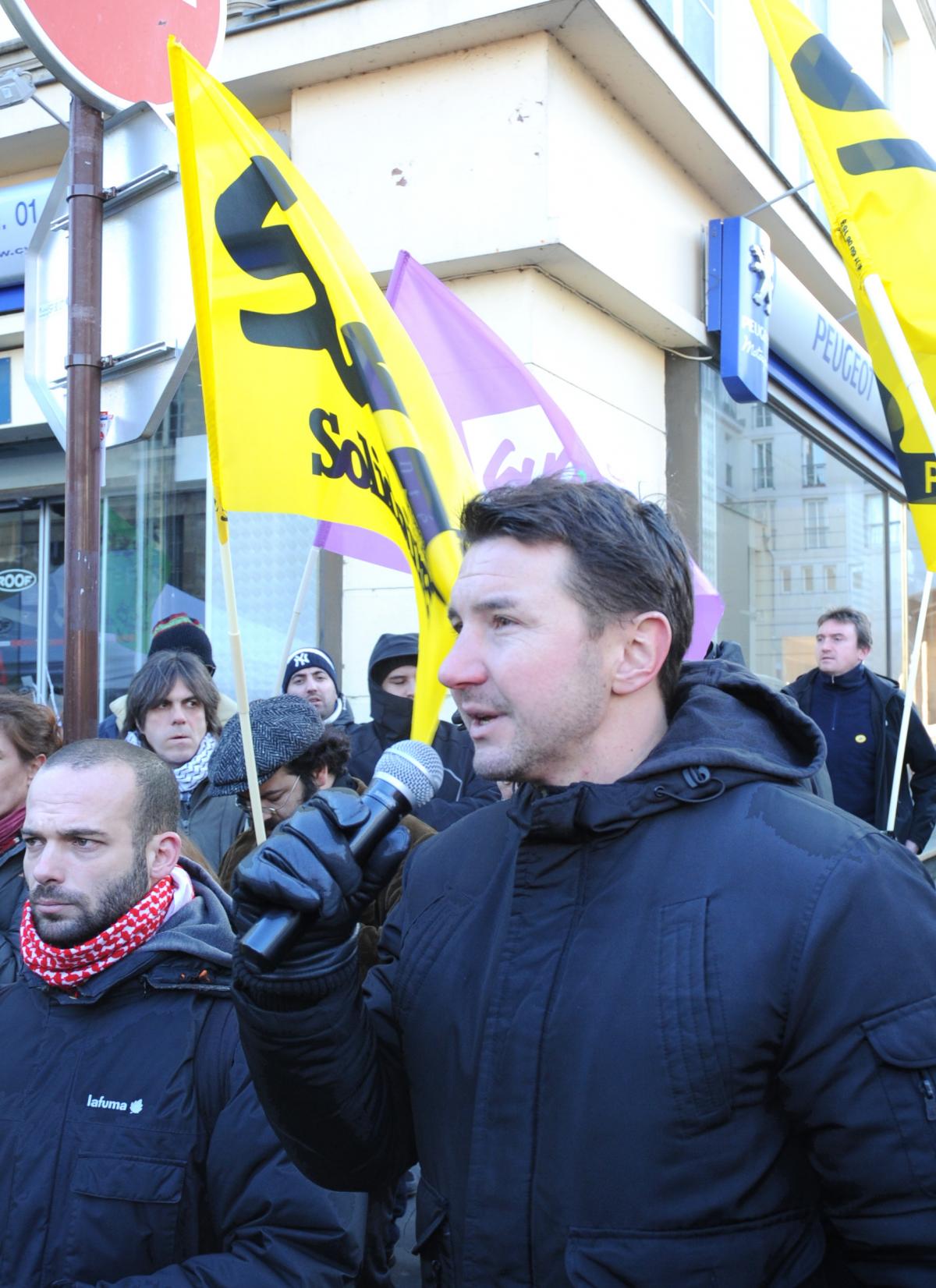Olivier Besancenot Sud Poste devant le tribunal de Versailles
