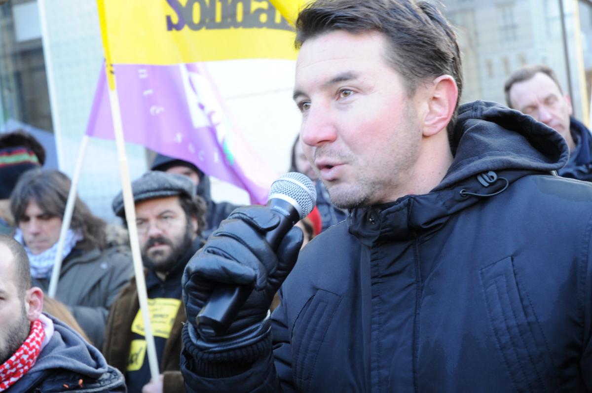 Olivier Besancenot Sud Poste devant le tribunal de Versailles