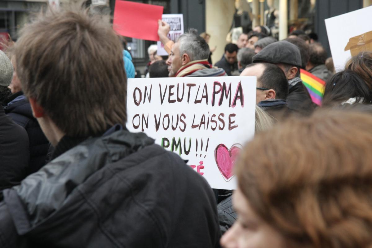 Pancarte On veut la PMA on vous laisse le PMU