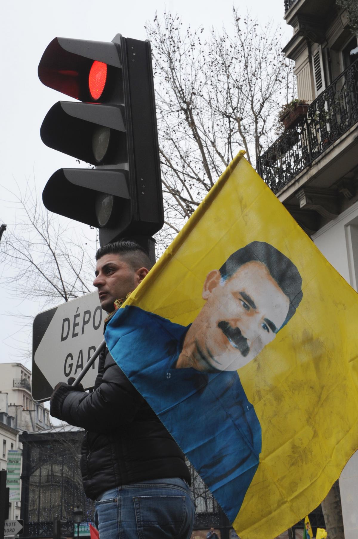 drapeau portrait d'Abdullah öcalan du Parti des travailleurs du Kurdistan (PKK) emprisonné en Turquie