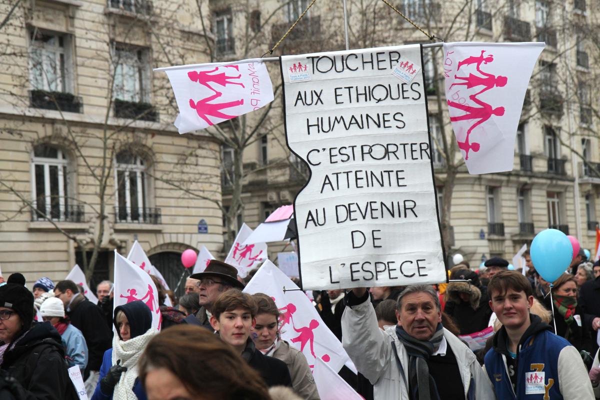 Pancarte Toucher aux ethiques humaines c'est porter atteintes à l'avenir de l'espèce