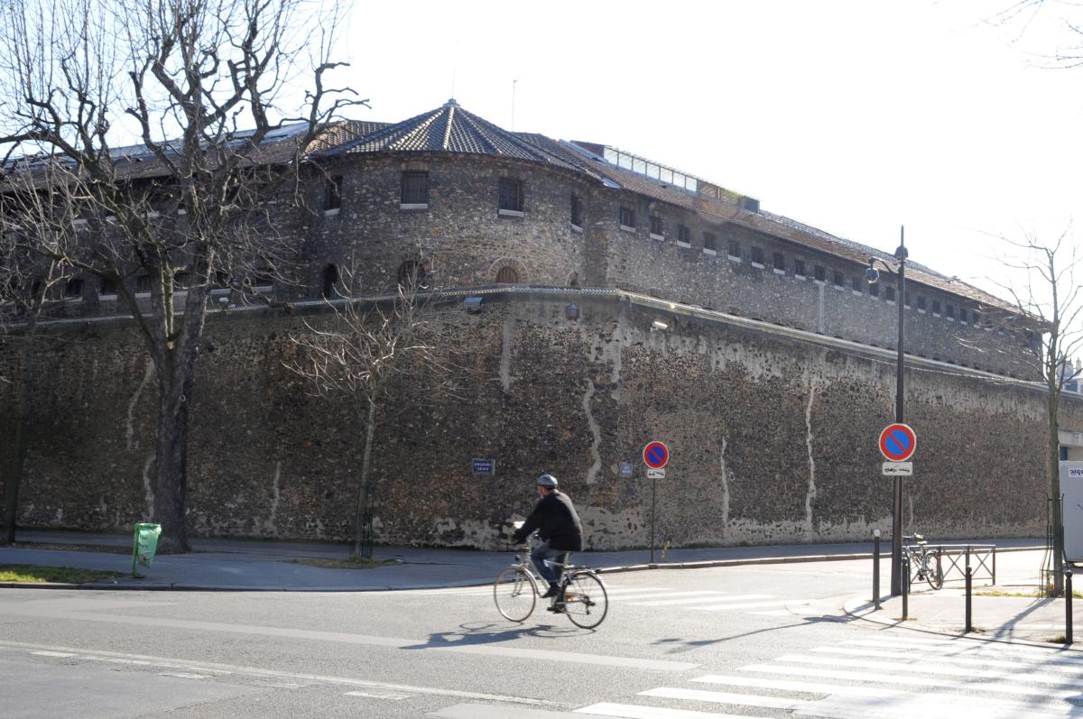 Façade nord de la prison de la Santé
