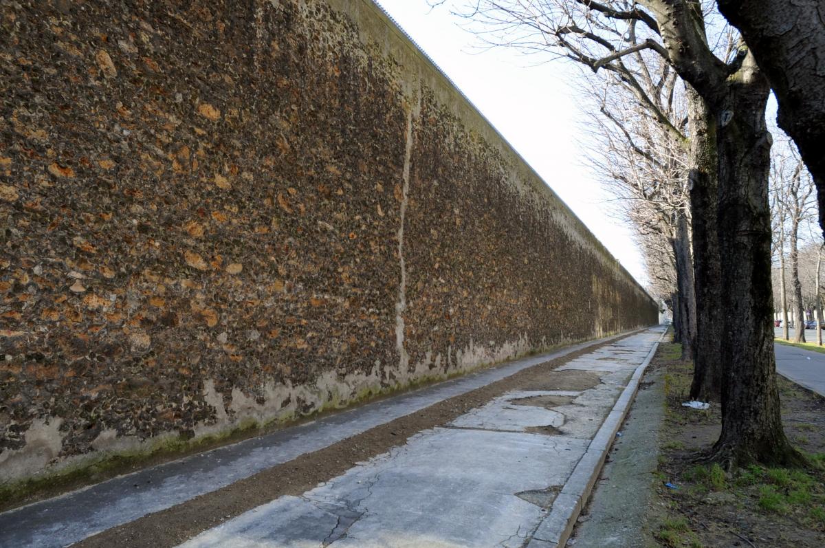Façade nord de la prison de la Santé