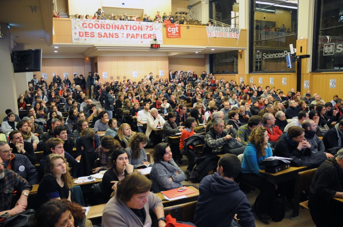 Salle du Meeting pour la convergence des luttes