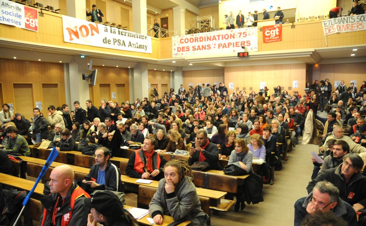 Salle du Meeting pour la convergence des luttes