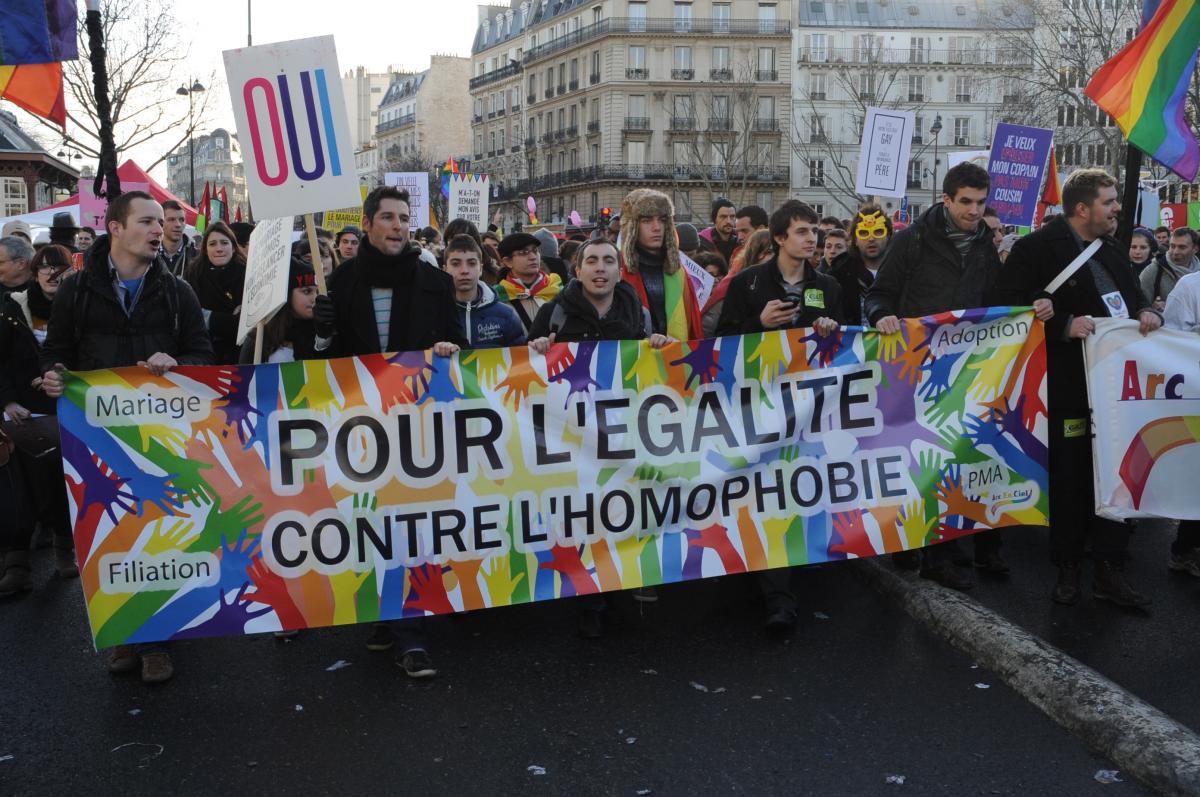 Banderole pour l'égalité contre l'Homophobie