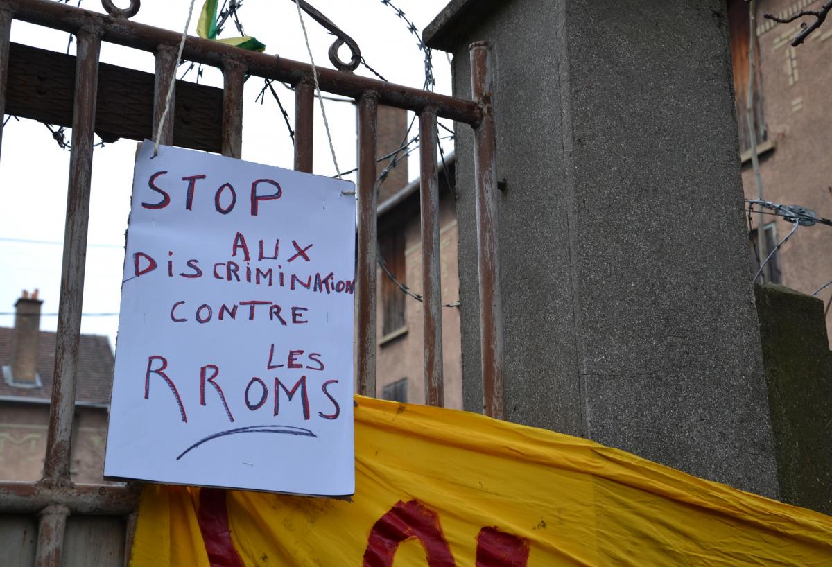 manif contre les expulsions (campements Rroms entre autre), pancarte