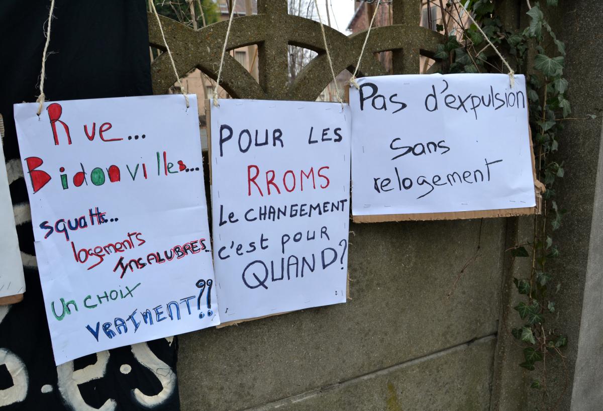 manif contre les expulsions (campements Rroms entre autre), pancarte