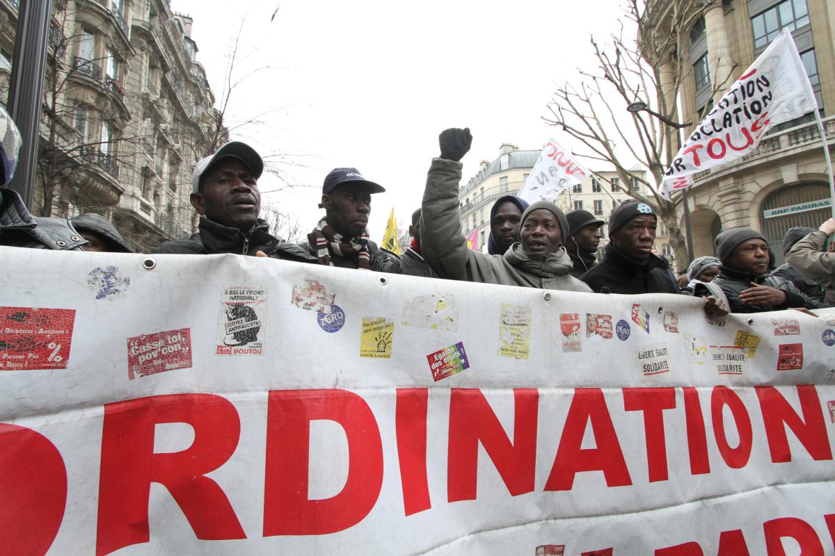 Banderole et cortège de la Coordination 75 des sans-papiers