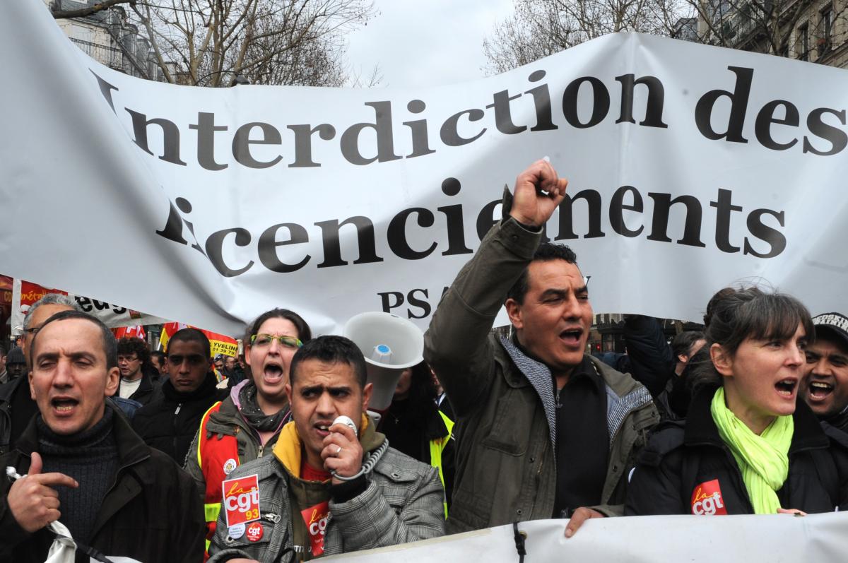 Banderole interdiction des licenciements Psa Aulnay