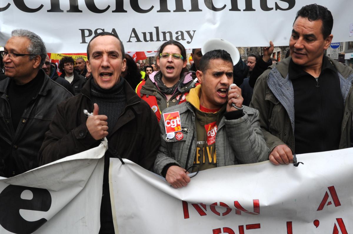 Banderole interdiction des licenciements Psa Aulnay