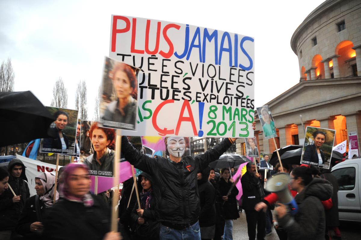 Plus jamais ça tuées violées brulées vives battues exploitées.