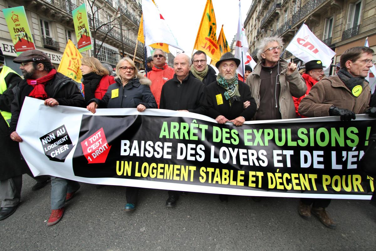 Banderole de tête de la manifestation parisiennne, avec Josiane Balasko, Jacques Gaillot, Albert Jacquard, Jean-Baptiste Eyraud