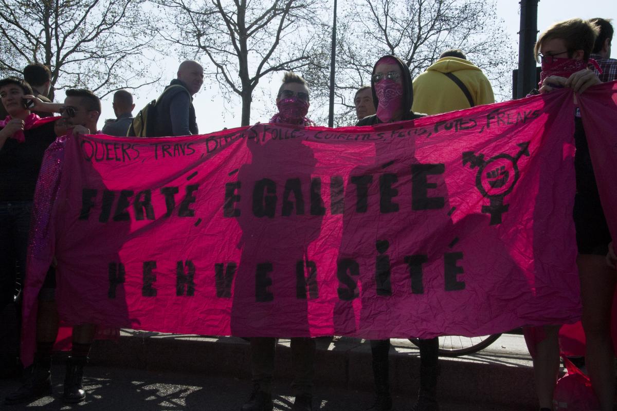 Rassemblement pour l'égalité des droits - Banderole Pink Bloc