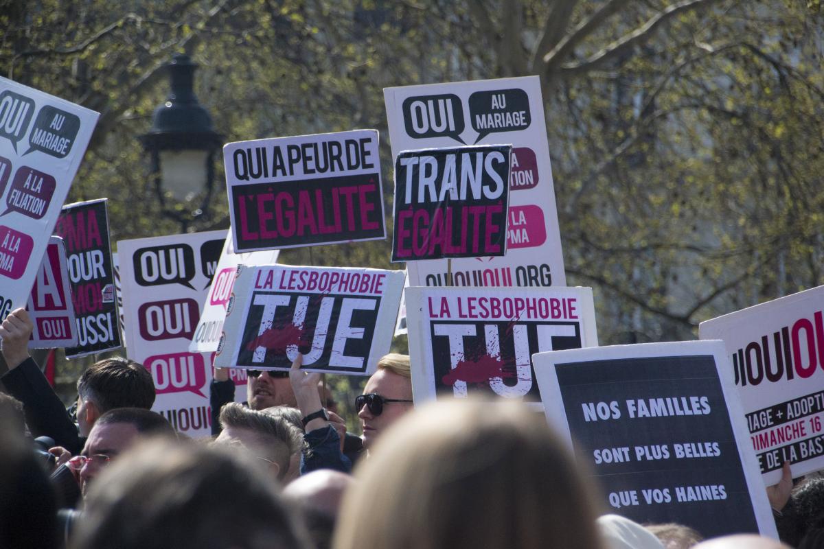 Rassemblement pour l'égalité des droits - Pancartes Ouiouioui.org