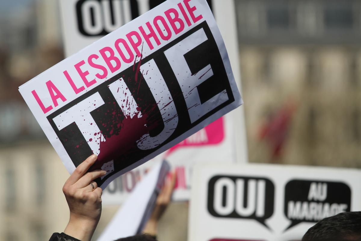 Pancarte La lesbophobie tue