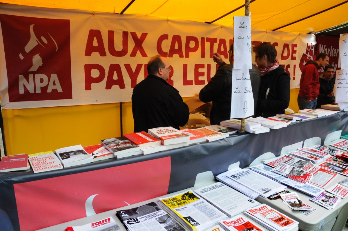 Stand presse librairie du Npa à la fête de Lutte Ouvrière