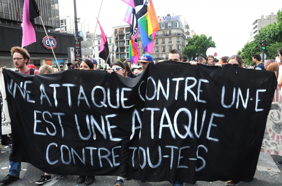 Banderole Une attaque contre une est une attaque contre toutes