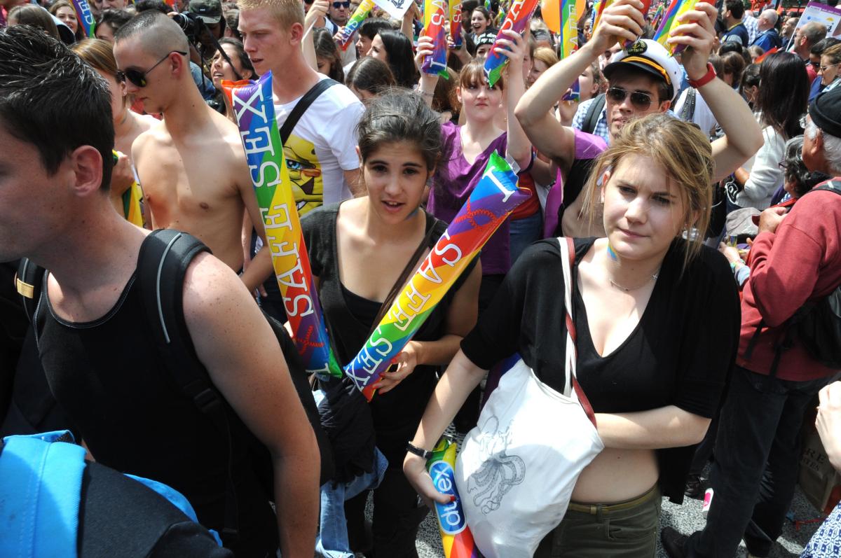 Marcheurs des Fiertés pub Durex n°1 du préservatif en Europe