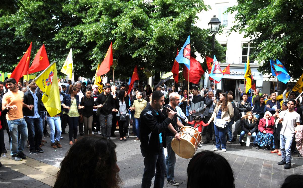 Rassemblement de soutien aux campeurs de Gezi Park à Taksim en Turquie à la Fontaine des Innocents à Paris