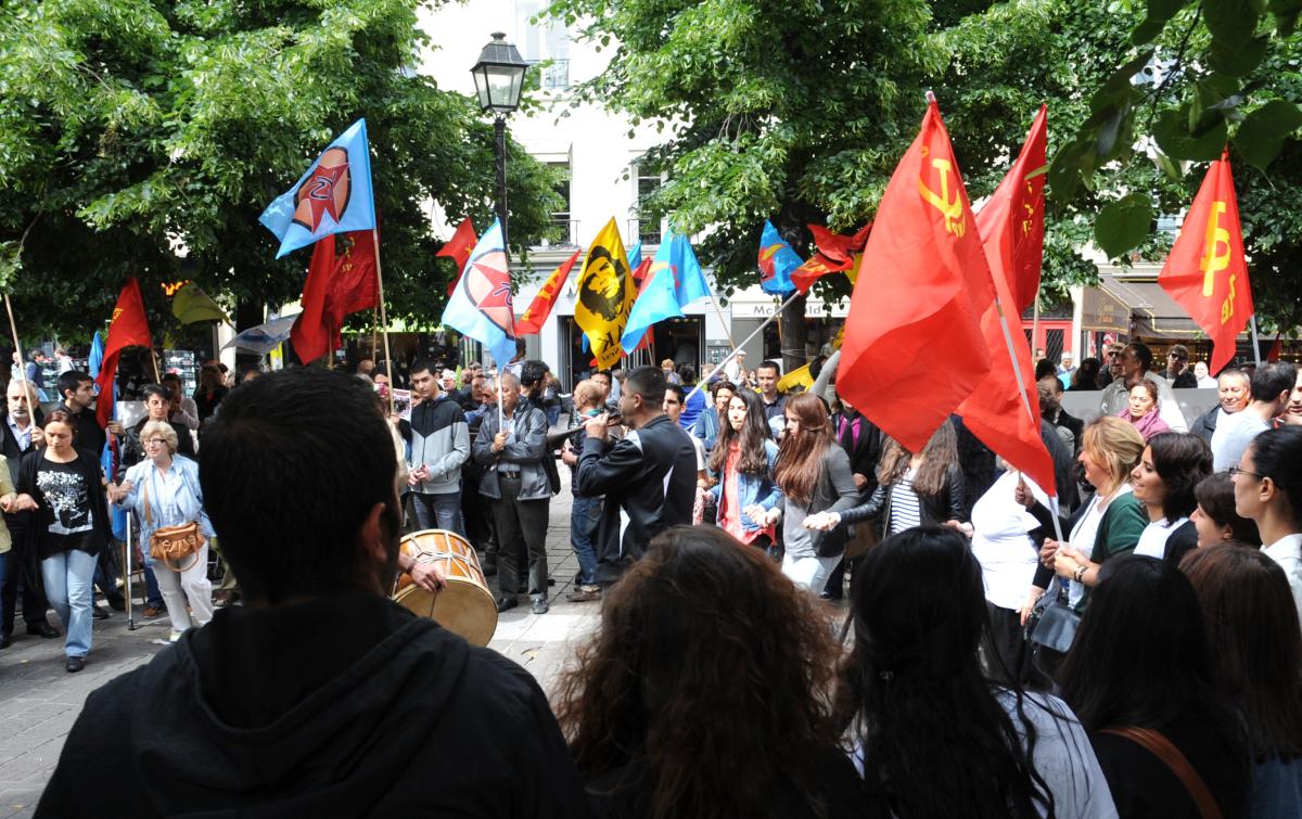 Rassemblement de soutien aux campeurs de Gezi Park à Taksim en Turquie à la Fontaine des Innocents à Paris