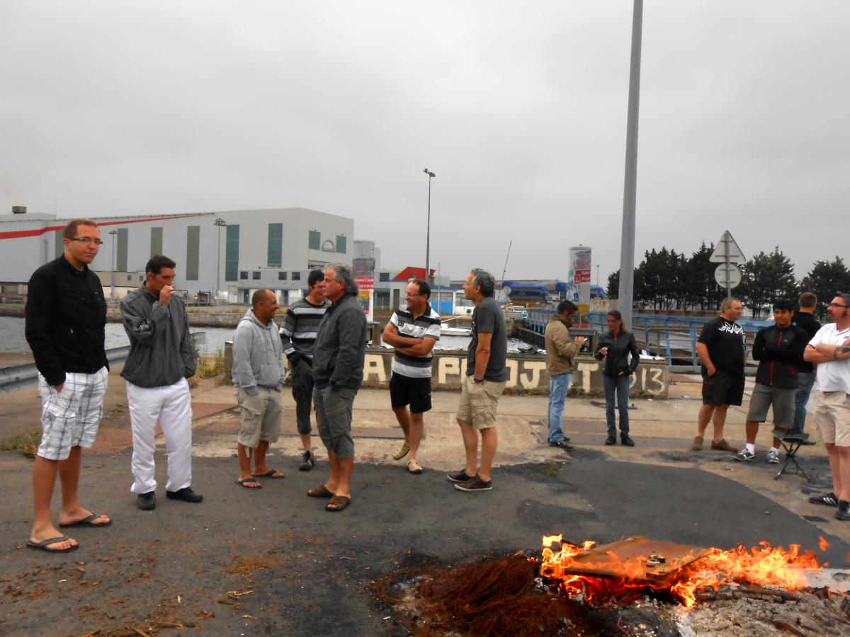 Barrage à l'écluse de la forme Joubert STX -Europe chantier de latlantique St Nazaire